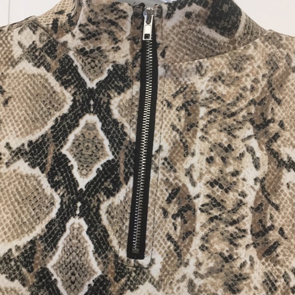 Woman’s snake print top by Streetwear Society large - Picture 7 of 10